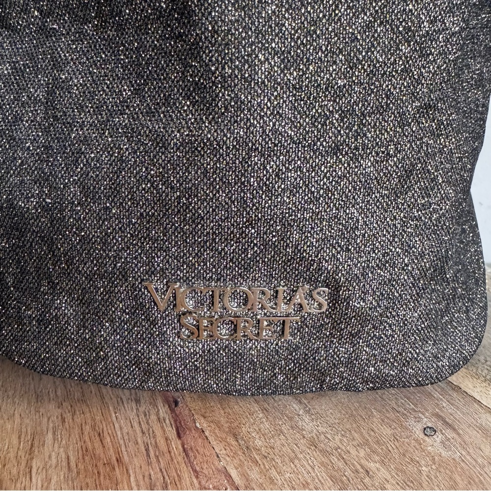Victoria's Secret Bucket Drawstring Backpack Black Glitter‎ Angel Wings Charm - Picture 3 of 8
